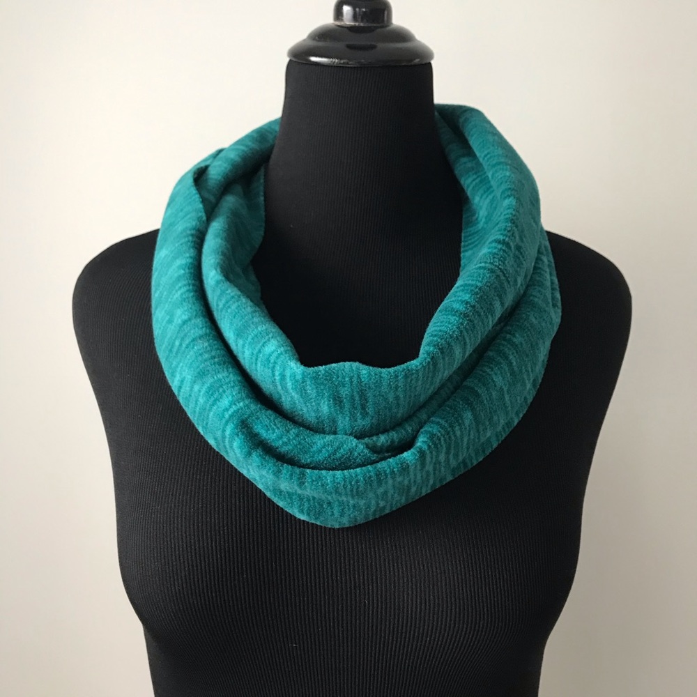 🔺- Heathered Green Infinity Scarf